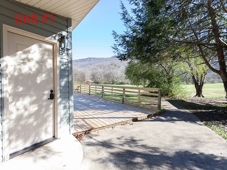 2042 Creek Rd #1